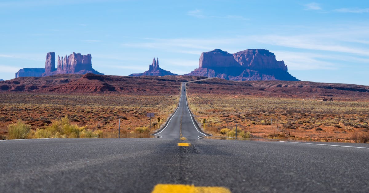 découvrez tout ce qu'il faut savoir sur la notion de distance, son application dans divers domaines comme la géographie, la physique ou même le quotidien, ainsi que les outils pour la mesurer efficacement.
