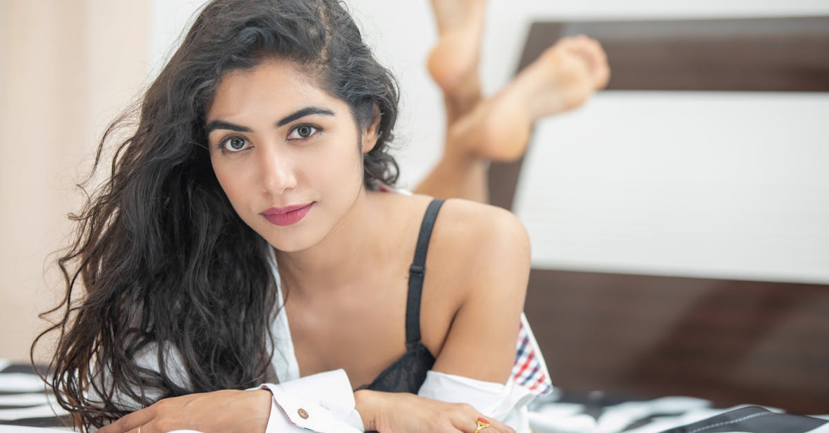 découvrez les nuances de l'intimité, un voyage au cœur des relations humaines. explorez comment la connexion émotionnelle, la vulnérabilité et la communication renforcent les liens entre partenaires, amis et famille.