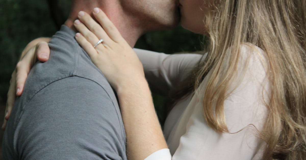 découvrez l'univers enchanteur des baisers, un geste d'affection intemporel qui transcende les cultures. explorez les différentes significations et nuances des baisers, ainsi que leur importance dans nos relations personnelles.