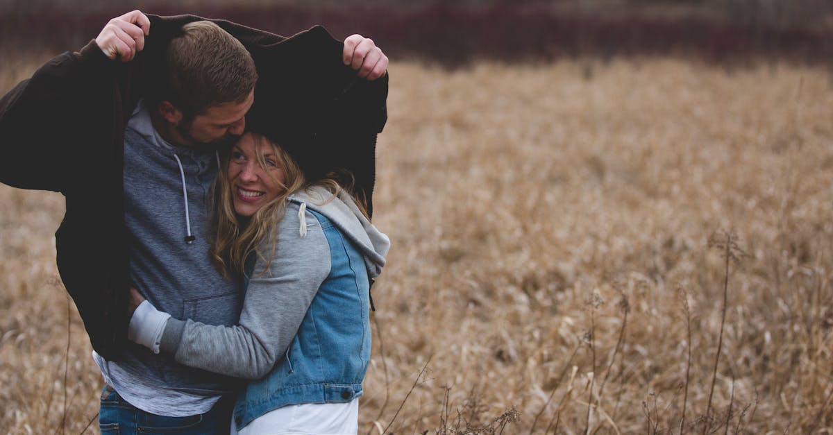découvrez les secrets d'une relation épanouissante : des conseils pour communiquer efficacement, renforcer les liens émotionnels et surmonter les défis. apprenez à bâtir une connexion authentique avec votre partenaire.