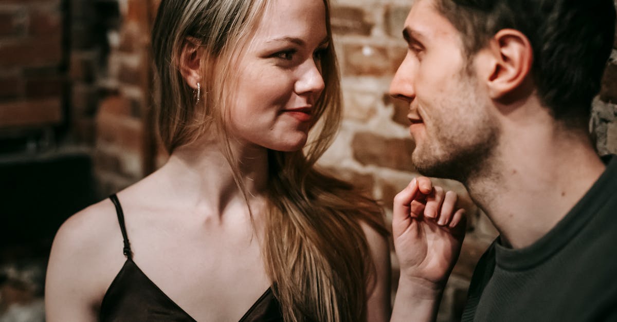 découvrez l'art du flirt : conseils, techniques et astuces pour séduire et créer des connexions authentiques. apprenez à exprimer votre charme et à établir des interactions captivantes, que ce soit en ligne ou en personne.