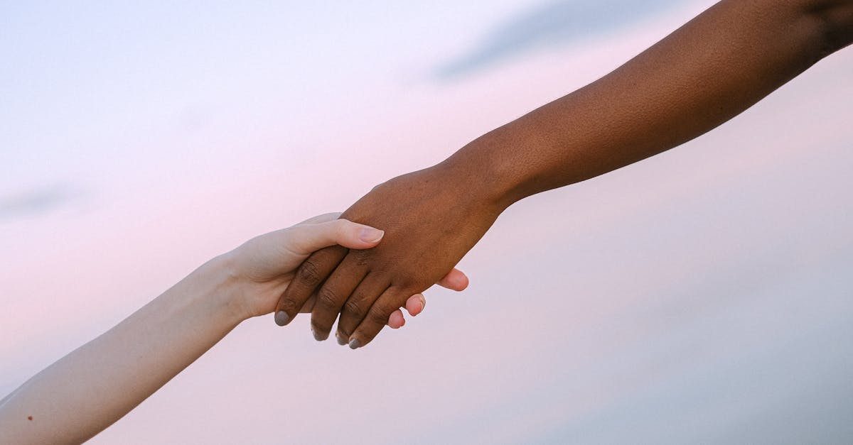 découvrez l'importance de la confiance dans les relations personnelles et professionnelles. apprenez comment établir et maintenir la confiance avec des conseils pratiques et des stratégies efficaces pour renforcer vos interactions.