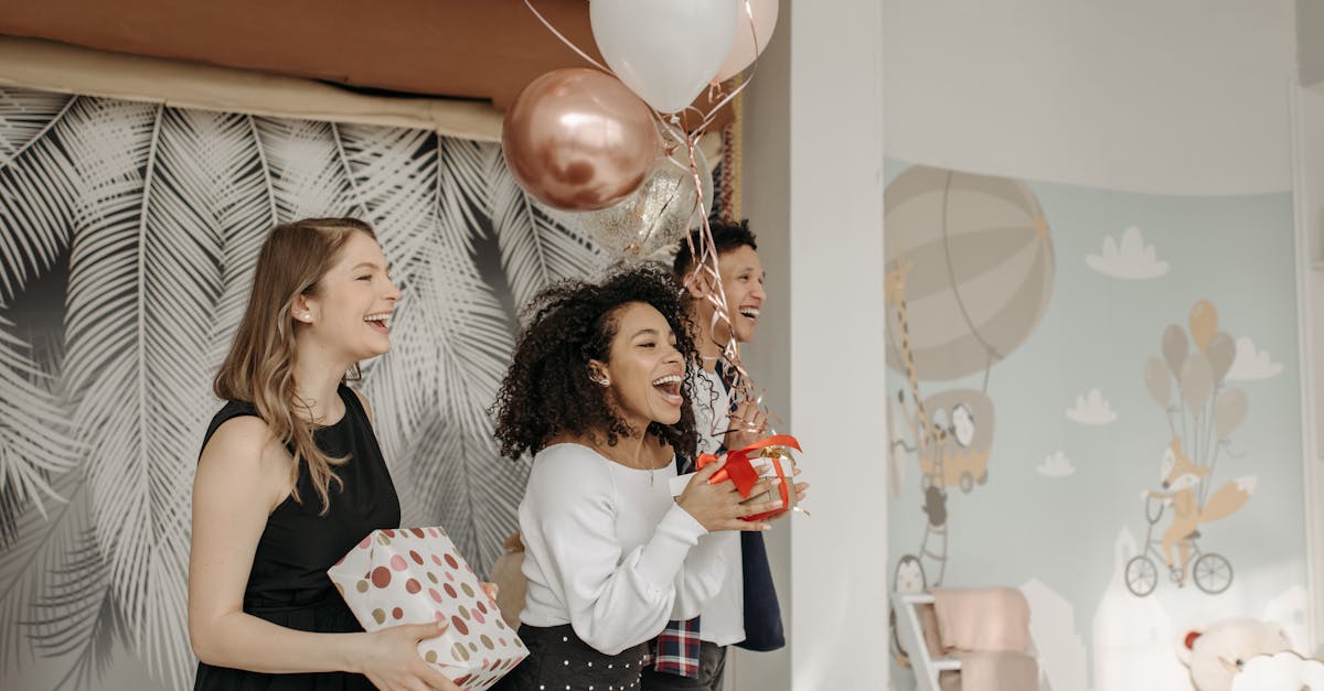 découvrez une sélection unique de cadeaux d'anniversaire pour tous les âges et toutes les personnalités. trouvez l'inspiration pour offrir des moments inoubliables avec des idées originales et personnalisées qui sauront ravir vos proches.