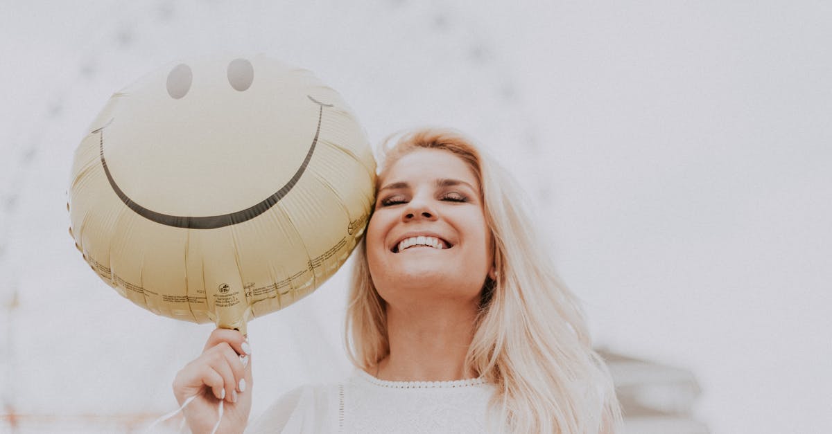 découvrez happn, l'application de rencontre qui vous permet de croiser et de rencontrer des personnes qui partagent vos intérêts, par le biais de votre géolocalisation. connectez-vous facilement avec ceux qui sont près de vous et vivez des moments uniques.
