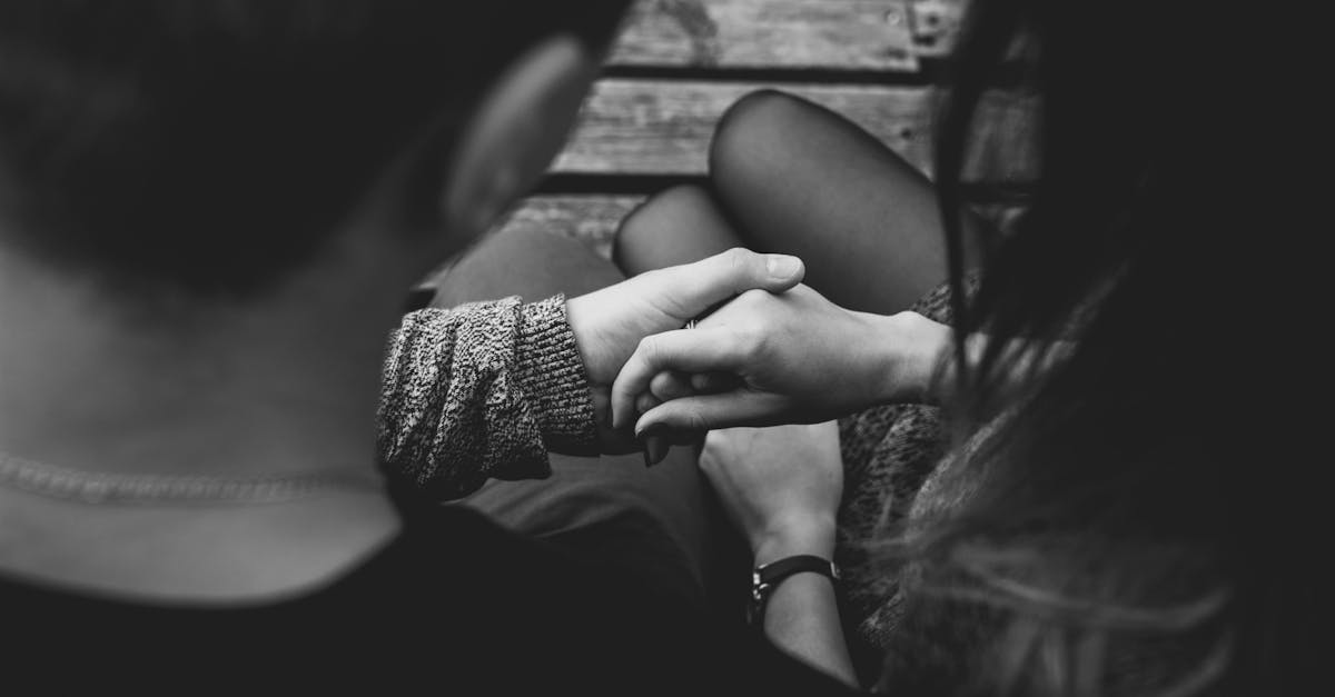 découvrez l'art des relations : conseils, astuces et témoignages pour construire des liens solides et épanouissants, que ce soit en amitié, en amour ou en famille.