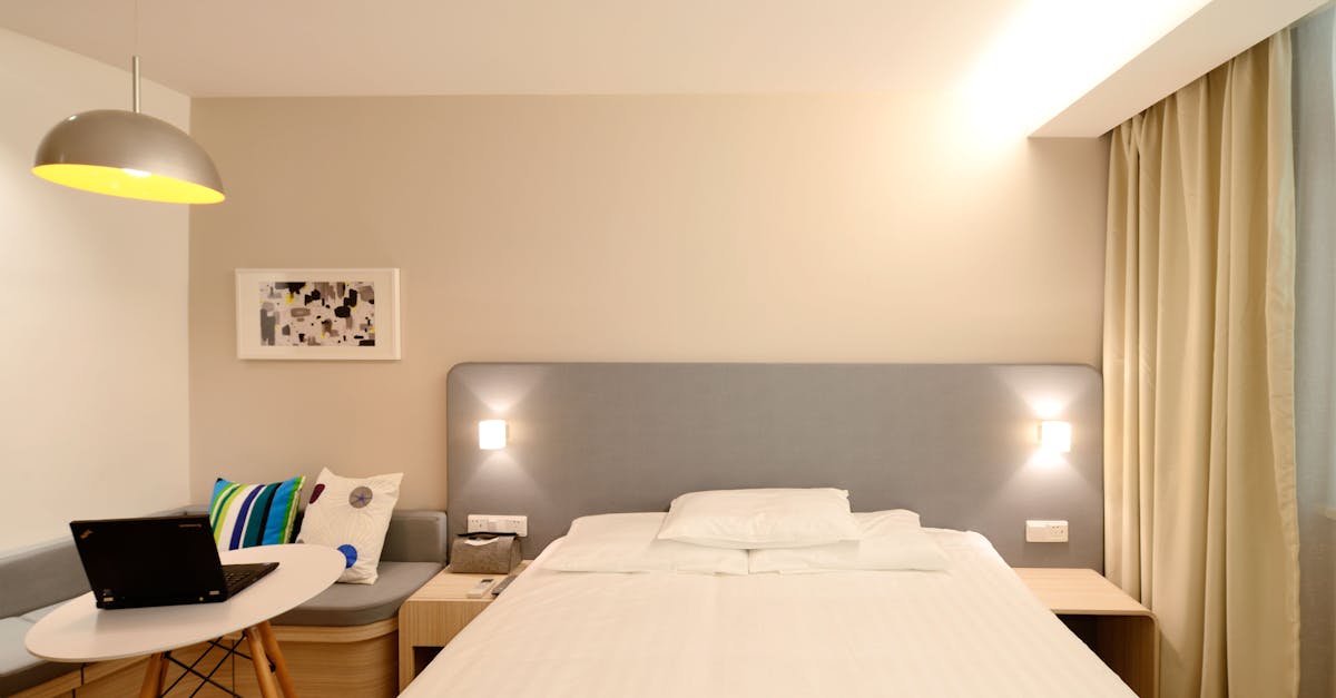 découvrez des idées inspirantes pour aménager votre chambre à coucher. explorez des conseils sur le choix des couleurs, des meubles et des accessoires pour créer un espace confortable et accueillant.