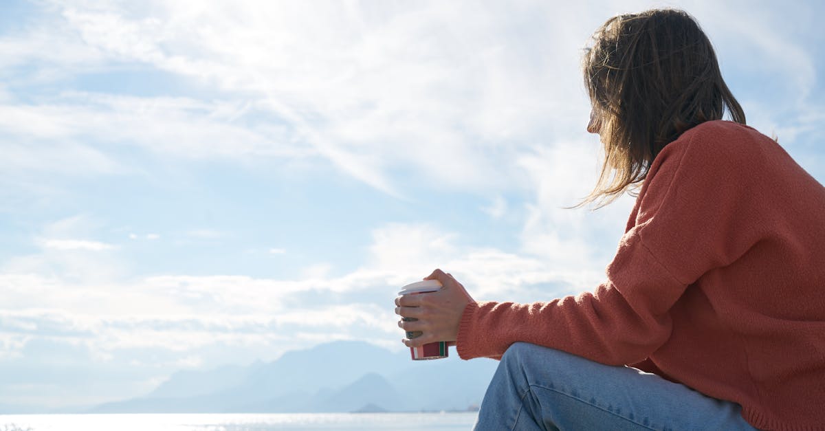découvrez le monde fascinant des émotions humaines. explorez comment elles influencent notre quotidien, nos relations et notre bien-être. apprenez à mieux comprendre et gérer vos émotions pour une vie plus équilibrée.