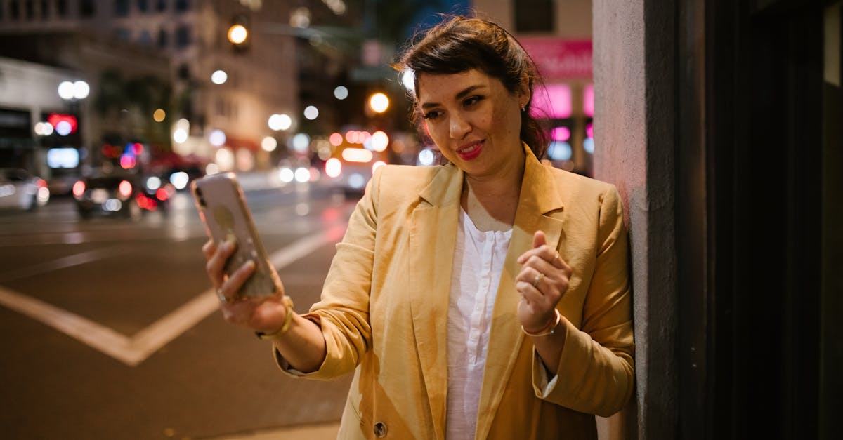 découvrez facetime, l'application de vidéoconférence d'apple qui vous permet de rester en contact avec vos proches, où que vous soyez. profitez d'appels vidéo et audio de haute qualité sur vos appareils ios et mac, tout en partageant des moments précieux avec vos amis et votre famille.