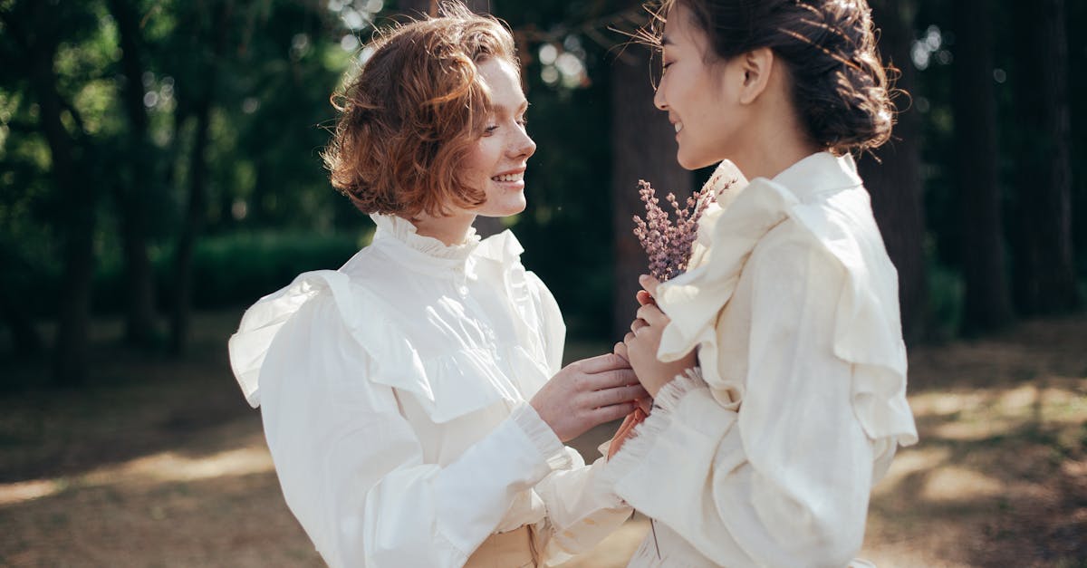 découvrez l'art du flirt ! apprenez des techniques pour séduire, créer des connexions authentiques et comprendre les dynamics des relations amoureuses. que ce soit en face à face ou en ligne, maîtrisez l'art de la séduction avec nos conseils pratiques.