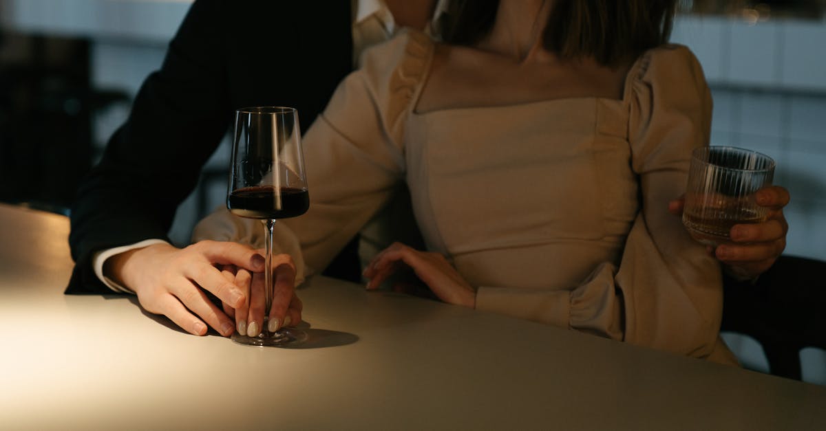 découvrez des conseils pratiques et efficaces pour flirter avec confiance. apprenez les meilleures techniques pour séduire, établir une connexion et exprimer votre intérêt de manière subtile et charmante.