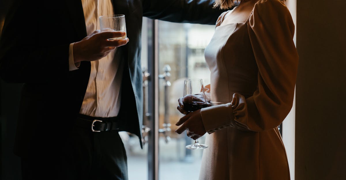 découvrez nos conseils pratiques pour flirter avec assurance et charmer votre interlocuteur. apprenez les techniques efficaces pour établir une connexion et éveiller l'intérêt avec des astuces simples et amusantes.