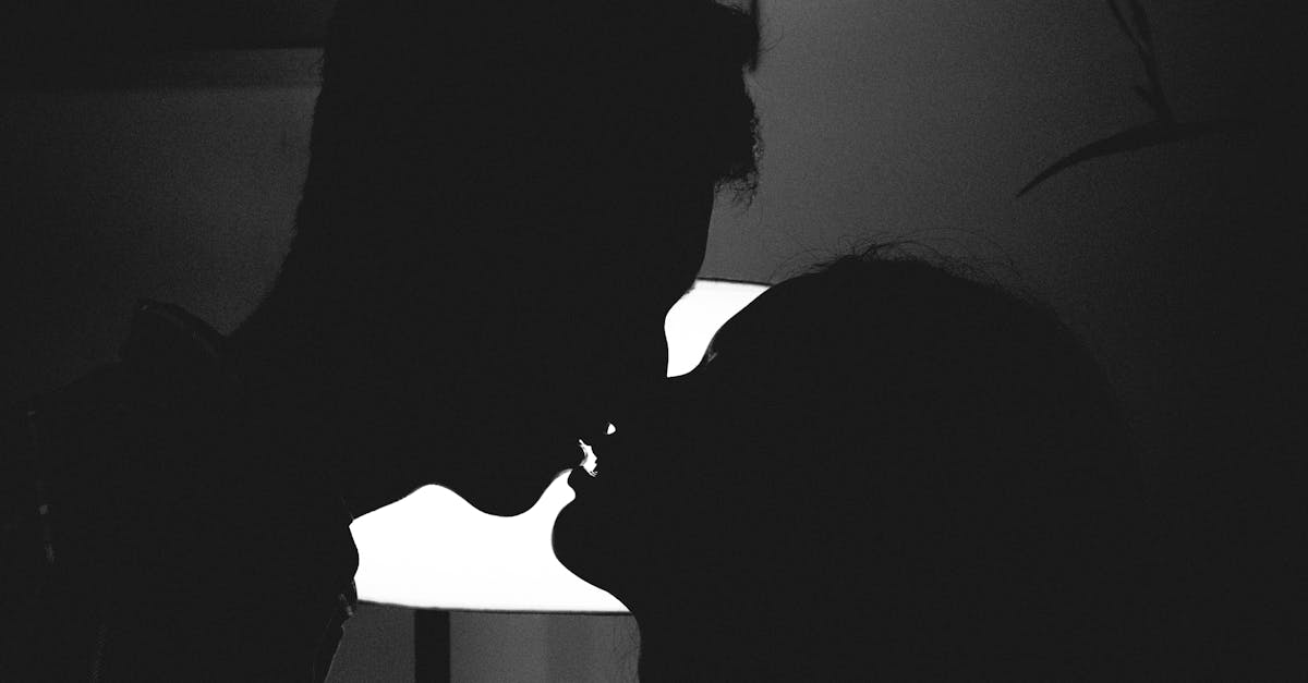 découvrez le monde fascinant de l'intimité, un voyage au cœur des relations humaines, de la connexion émotionnelle et des liens profonds qui unissent les êtres. apprenez comment renforcer vos relations personnelles et explorer les différentes facettes de l'intimité pour enrichir vos expériences de vie.