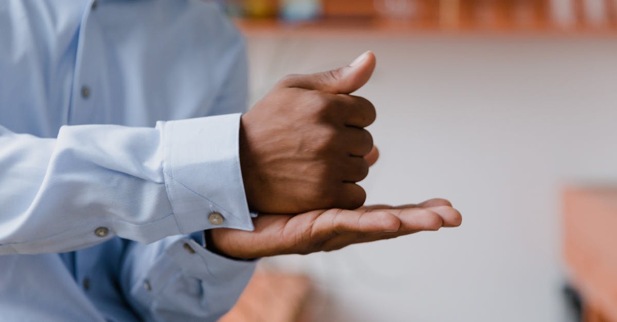 découvrez l'univers fascinant du langage masculin. explorez comment la communication des hommes diffère, les subtilités des expressions et les codes linguistiques qui façonnent leurs interactions. apprenez à mieux comprendre le langage des hommes et à naviguer dans les conversations avec aisance.
