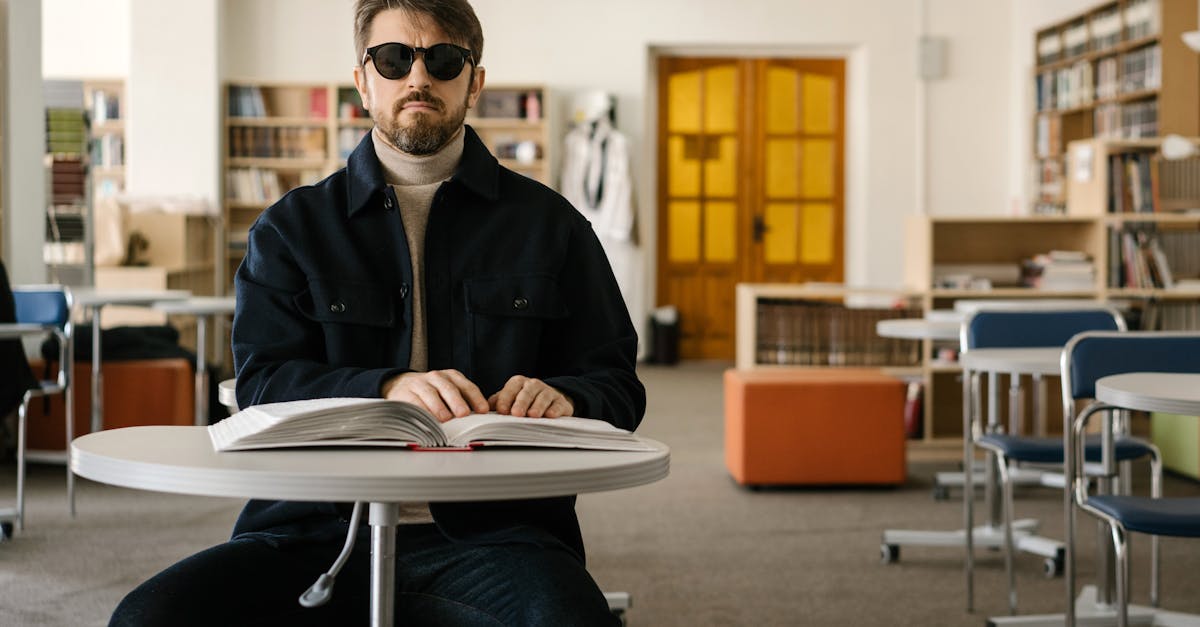 découvrez l'univers fascinant du langage masculin : comment les hommes communiquent, les nuances de leur discours et les codes du langage qui les définissent. plongez dans l'analyse des comportements linguistiques et partez à la rencontre des subtilités de la communication masculine.