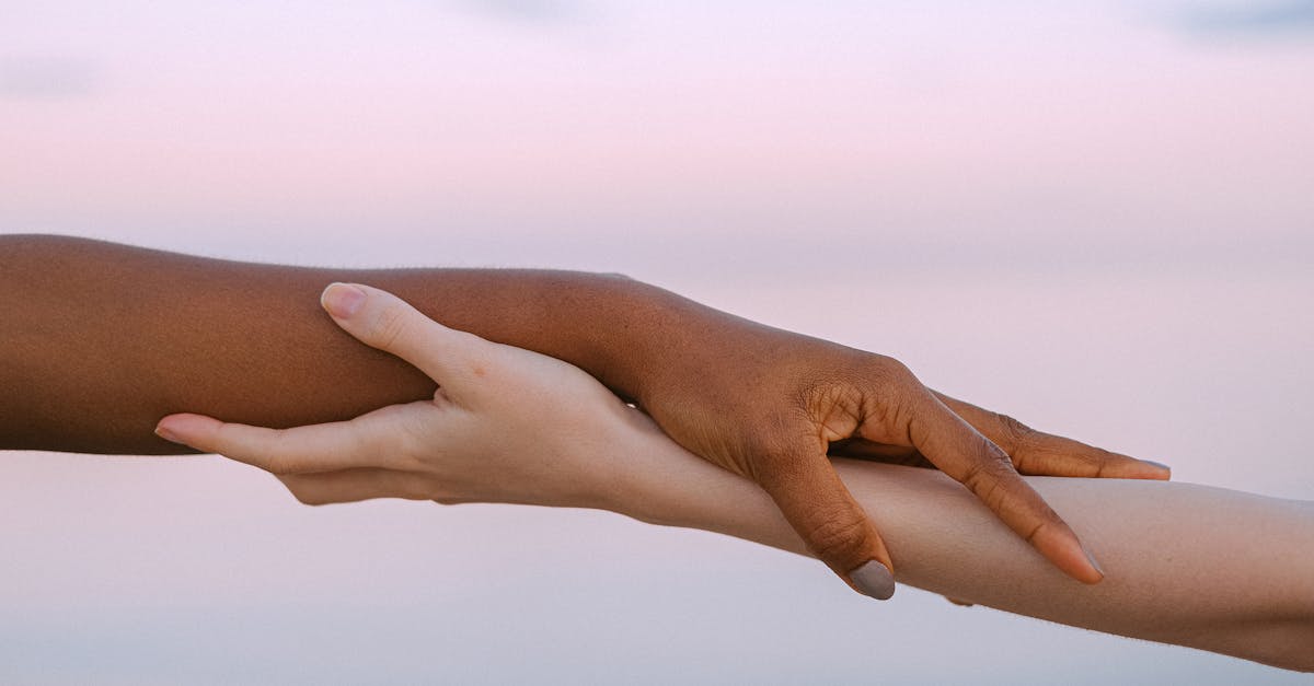 découvrez comment la réconciliation peut transformer les relations humaines, favoriser la compréhension mutuelle et apporter la paix intérieure. explorez des stratégies et des histoires inspirantes pour instaurer un dialogue constructif et réparer des liens endommagés.