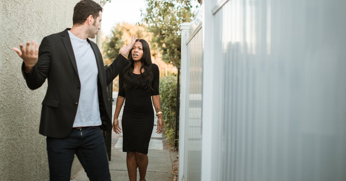 découvrez les dynamiques de couple : explorez les facteurs qui influencent vos relations, apprenez à communiquer efficacement et à surmonter les défis pour construire des liens plus forts et plus sains.