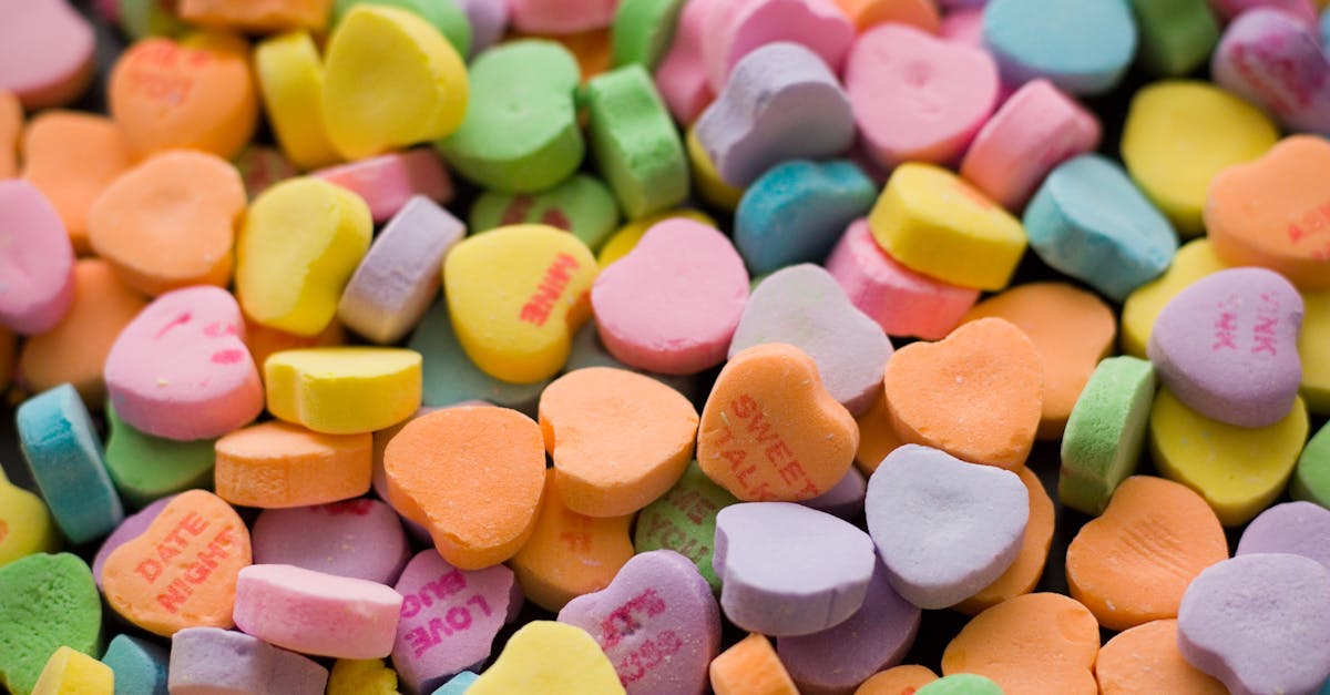 découvrez une collection de phrases romantiques qui feront chavirer le cœur de votre bien-aimé(e). inspirez-vous de ces mots tendres et poétiques pour exprimer vos sentiments avec passion et délicatesse.